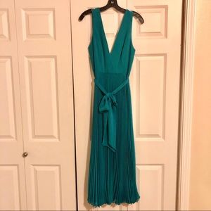 Floor length Alice and Olivia size 4 chiffon dress